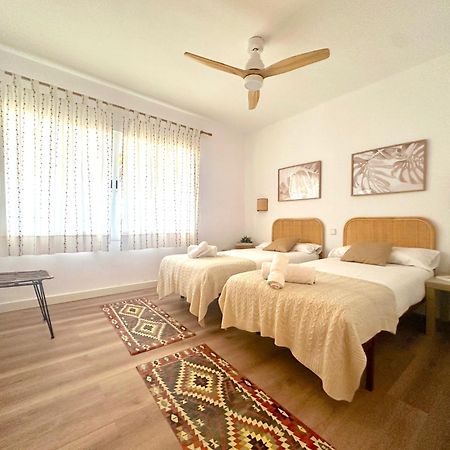 Villa Alboran Beachfront 9Pax Torre de Benagalbon Kültér fotó