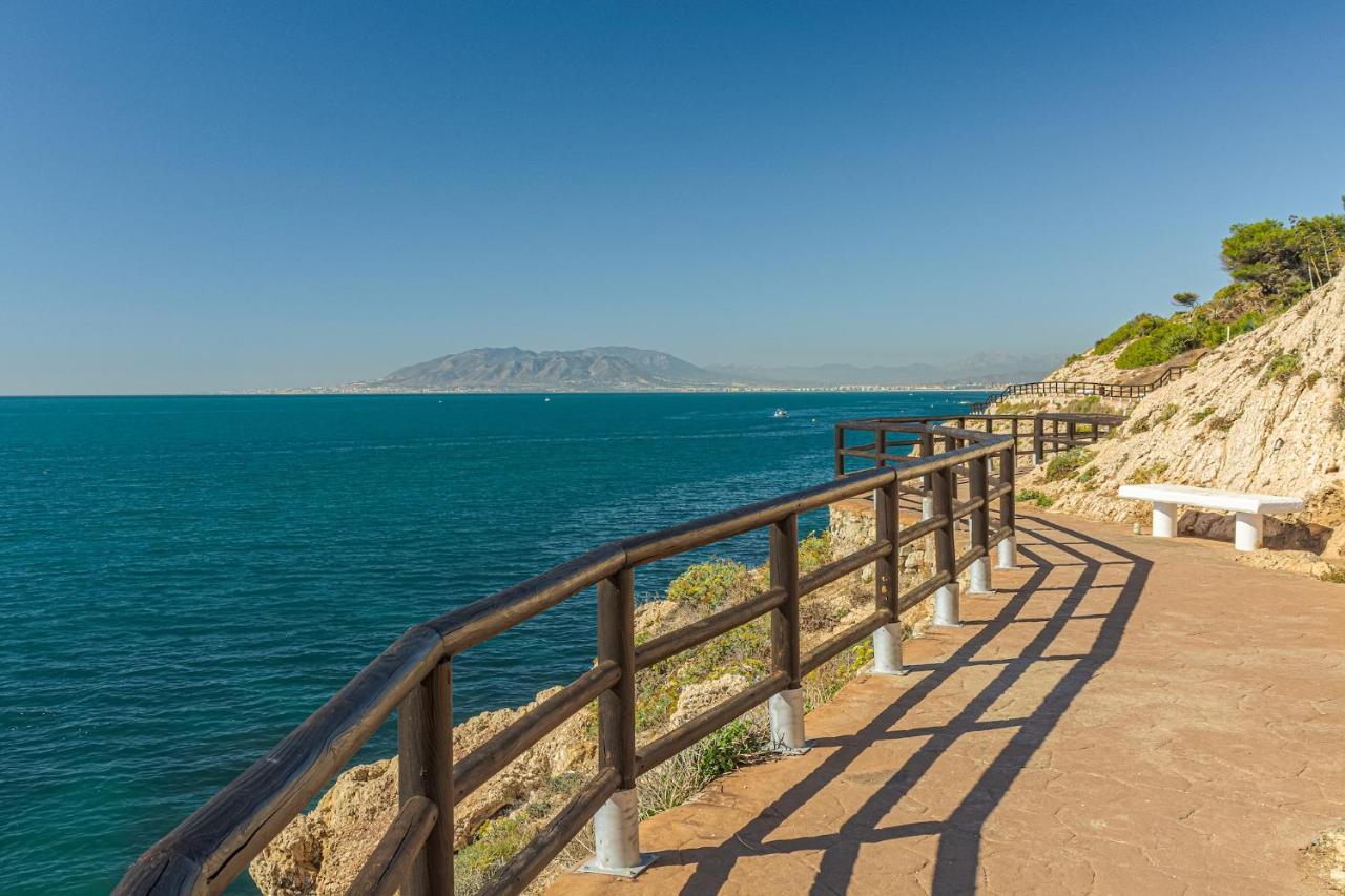 Villa Alboran Beachfront 9Pax Torre de Benagalbon Kültér fotó