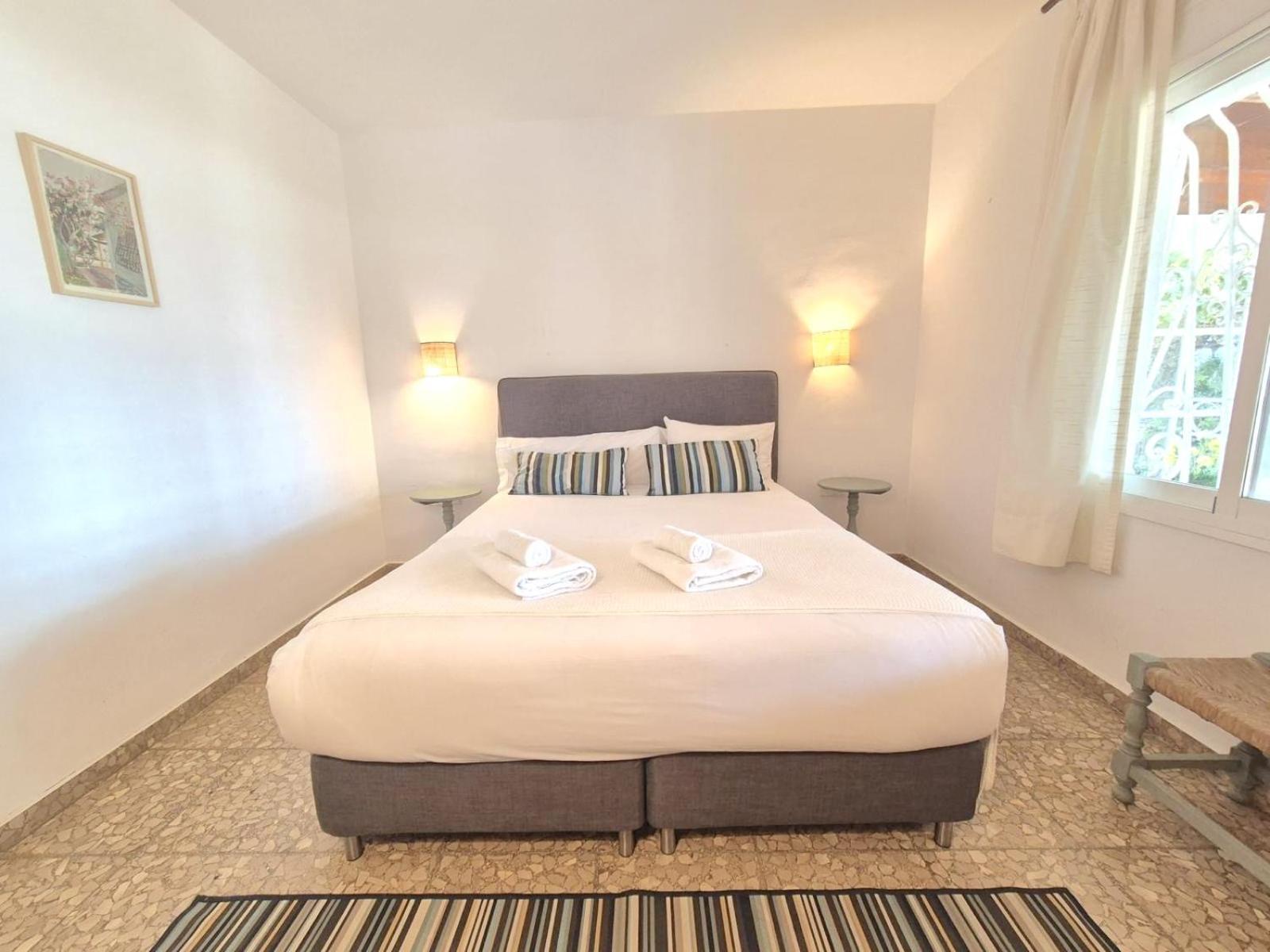 Villa Alboran Beachfront 9Pax Torre de Benagalbon Kültér fotó