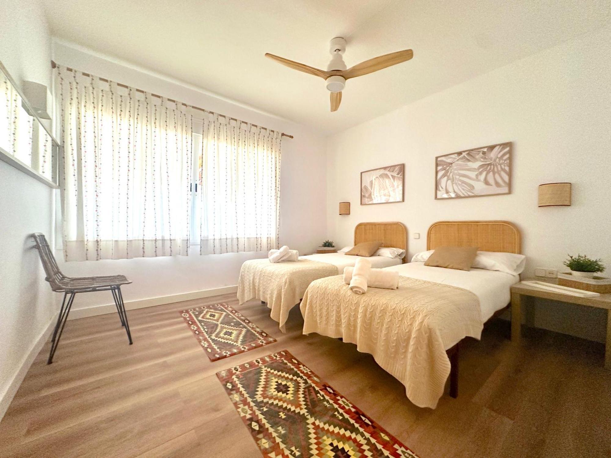 Villa Alboran Beachfront 9Pax Torre de Benagalbon Kültér fotó
