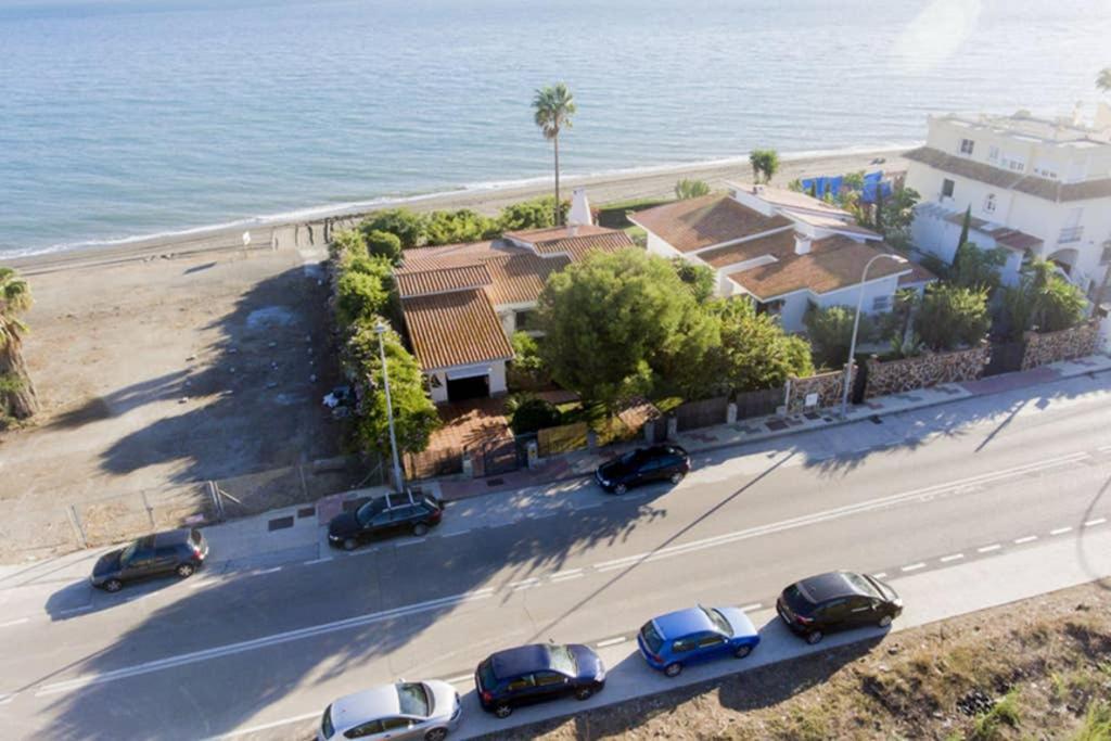 Villa Alboran Beachfront 9Pax Torre de Benagalbon Kültér fotó
